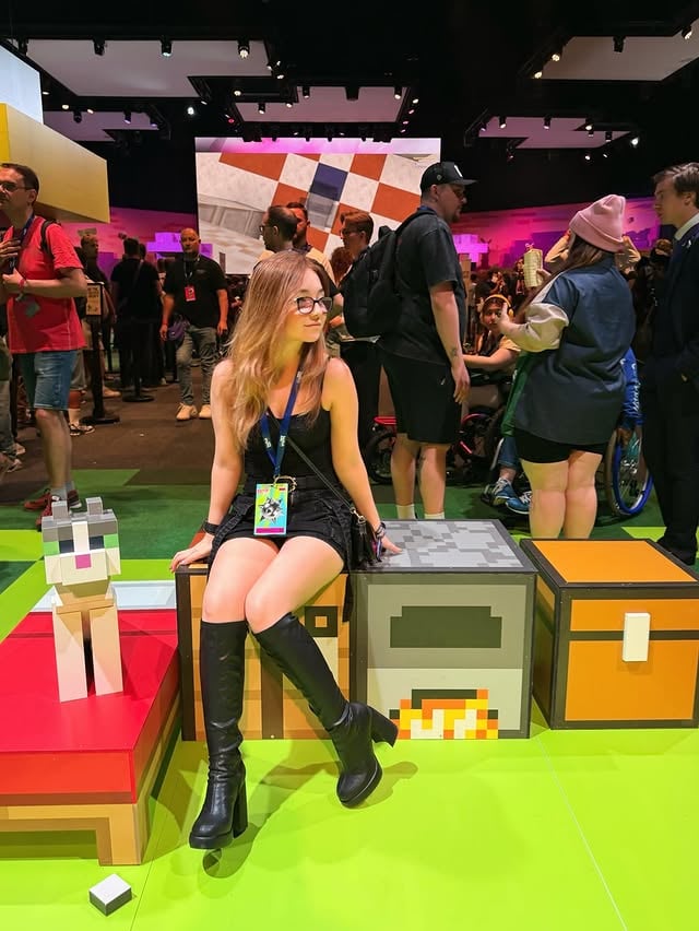 It's a Minecraft type TwitchCon Rotterdam! by @lyssaurora