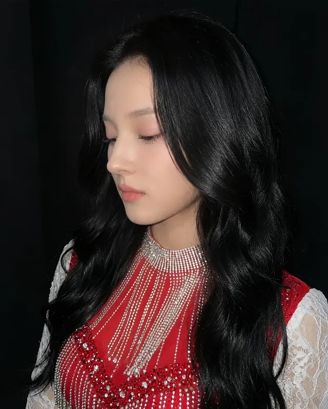 Not every story needs words... ✨❤️

Some are told through presence alone.

#nancy #summer #fashion
#dance #kpop