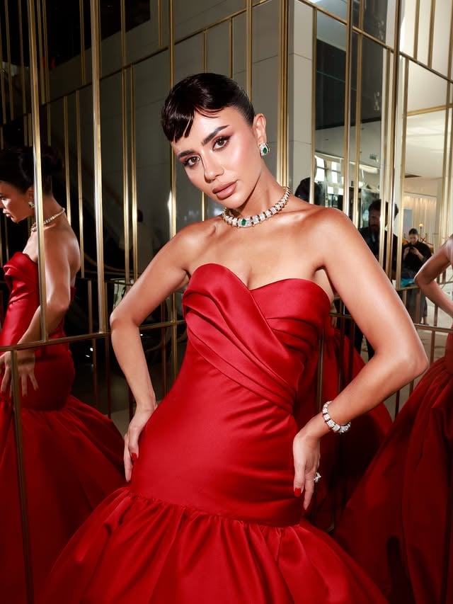 @deemaalasadi beautiful look on the red carpet @festivaldecannes using @anastasiabeverlyhills like a ⭐️👑makeup by talented @rehamkhalifaa 🫶🏻 by @anastasiasoare