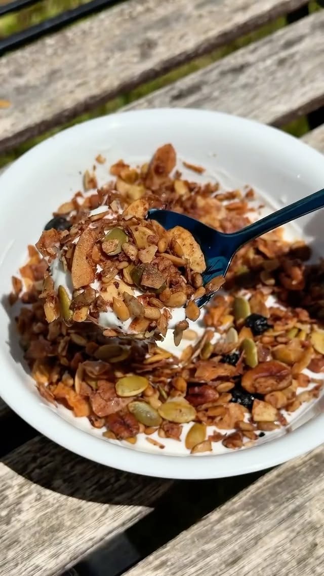 Five years later, FINALLY getting better at this whole “pack gluten free snacks on you at all times” thing @nutrail makes it pretty easy to pack a bag of their granola ANYWHERE and it is packed with so many great ingredients and flavors (with no sugar added 😋) They are certified gluten-free & keto! I usually stock up on a big bag while at Costco but definitely check out all their flavors because I recently discover the Vanilla Strawberry & I am hooked 🍓What’s your favorite @nutrail flavor? #NuTrailPartner #Celiac #Glutenfree #Celiacdisease #glutenfreefood by @nutrail