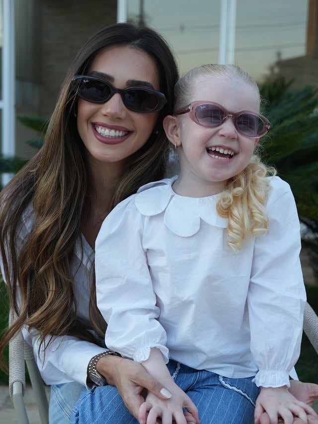 Maio foi, sem dúvida, o mês mais desafiador de toda a minha vida.Foi um mês de medo, de incertezas, de noites sem dormir e de muitas lágrimas. Mas também foi um mês em que pude sentir, como nunca antes, a presença de Deus me sustentando a cada instante.Quando minhas forças acabavam, Ele me fortalecia. Quando o coração apertava, Ele me lembrava que estava no controle de tudo.Hoje, olhando para trás, só consigo agradecer. Pelas orações, pelo carinho de tantas pessoas e, principalmente, porque Deus nunca soltou a minha mão.Que junho chegue trazendo ainda mais saúde, paz e motivos para sorrir. 🤍🙏🏻 by @biancabrdo