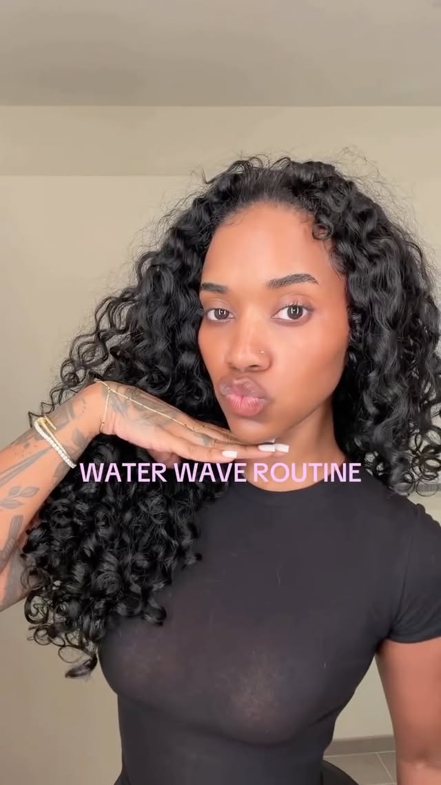 One of the easiest textures we offer! Super quick and easy routine that’ll leave your curls juicy WEARING: WATER WAVE 3 22” BUNDLES PRODUCTS: Aunt Jackie’s Hydrating Leave In Conditioner TGIN Curl Bomb Styling GelMatrix Food For Soft Oil by @thecurlysource