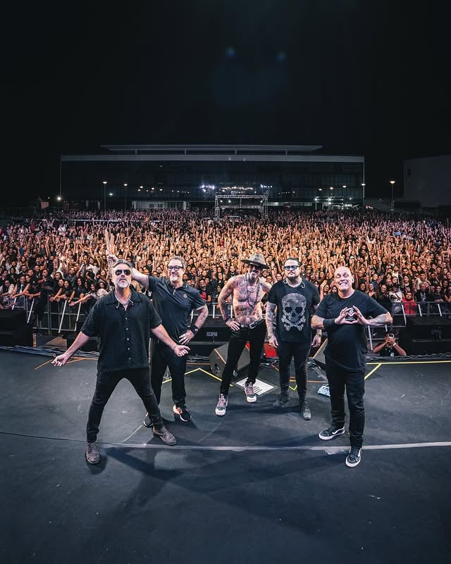 Muito obrigado, Goiânia, GO pela noite histórica! 🔥Vocês fizeram esse show no Um Festival ser ainda mais especial e grandioso, foi incrível ver essa energia e cantar junto com essa galera maravilhosa do começo ao fim.📸: @wallyyguedes Edição: @joanasennaa #Detonautas #Goiânia #Goiás #UmFestival #RockBR by @ticostacruz