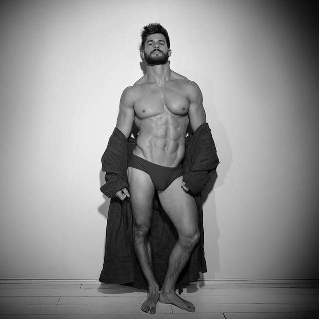 .[4122]. ..💢to buy prints, polaroids or books, visit the bigcartel online shop. link in bio 💢........ #muscles #hairy #beard #rondorff by @pascalpprl