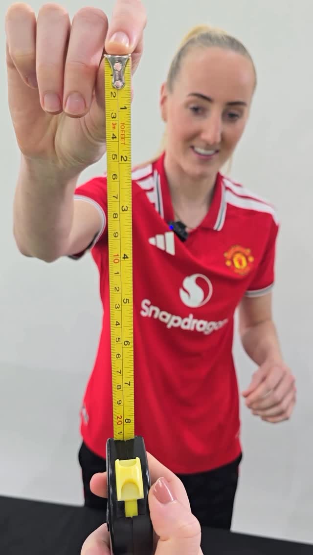 Can our Reds pull their squad number? 😆📏🤳 @SnapdragonOfficial x #ShotOnSnapdragon by @manutdwomen