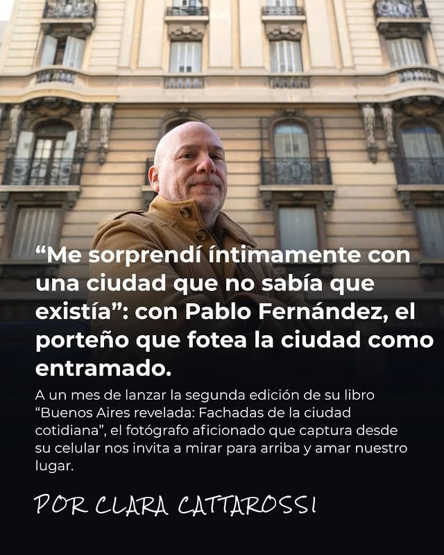 🏛️ “Me sorprendí íntimamente con una ciudad que no sabía que existía (y que pensaba que conocía)”: con Pablo Fernández, el ciudadano que fotea la ciudad como un organismo vivo. | ✍️ Por @clachi_Mirar para arriba en Buenos Aires: eso es lo que nos invita a hacer el comunicador social @pablofe70 en su cuenta de Instagram y en su libro Buenos Aires revelada: Fachadas de la ciudad cotidiana (2026), que él llama “una declaración de amor a nuestra ciudad y a su patrimonio colectivo”.Se puso como meta publicar una imagen por día, de una fachada con su ubicación exacta, en su Instagram, al modo de “álbum de figuritas”. Y sin darse cuenta, creó una red que une y que nos interpela a todos a partir de lo más cotidiano y mundano: la «topofilia», el amor por el lugar. ¿Por qué este tipo de imágenes nos conmueve tanto? ¿Qué fibra toca, o qué emociones suscita? ¿Cómo algo cotidiano y accesible puede alegrarnos la rutina? Como fundamentalistas de la linda vida, desde MALEVA conversamos con Pablo para contestarnos esto y más en esta entrevista, en un paseo por el casco histórico de la ciudad.🔗 Leé la nota completa en el link en bio.📸 Fotos por @delfinasevitz by @pablofe70
