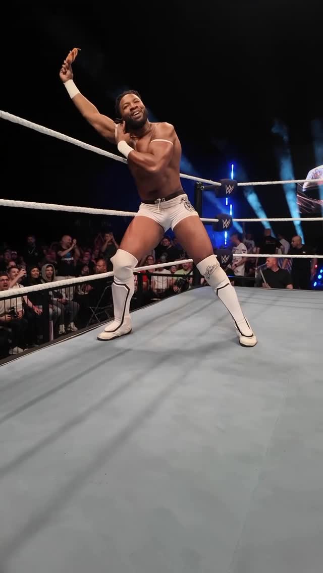 Long live the Gingerbread Man! 👏 #WWEStrasbourg