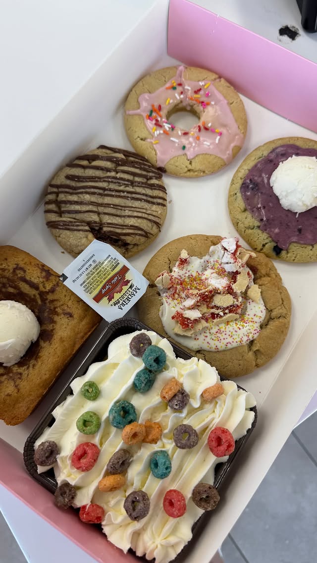 Crumbl cookies lineup! 🍪 #crumbllineup #crumblcookies #cookiehaul #Foodie #cookies by @eatsbynatt