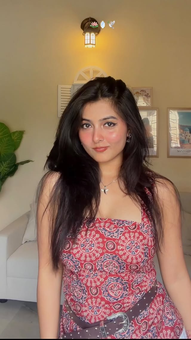 Thumak thumak matke billori sharmaye re🕊️🪷🪞
.
.
.
#billori #transition #desi #instagram #trending