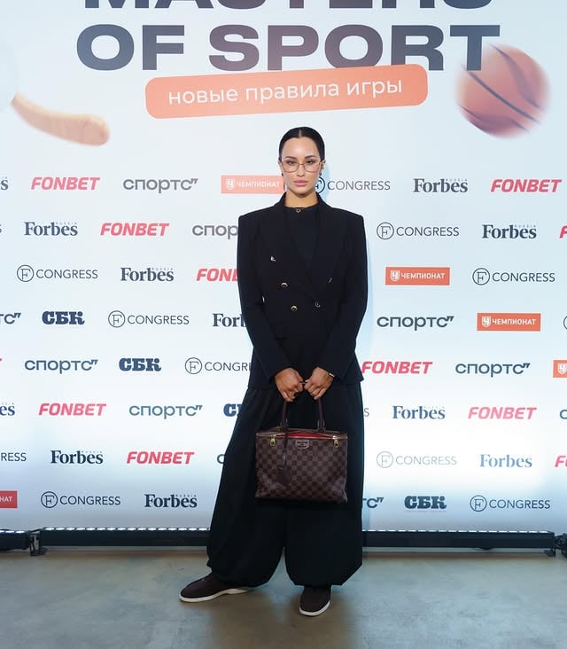 Приняла участие в форуме «Masters of Sport» при поддержке @forbes.russia в рамках сессии «Спорт – инструмент общественных изменений».Для меня важно рассказывать о развитии художественной гимнастики для детей с интеллектуальными нарушениями, о проектах @downsyndromrg_rus, которые мы реализуем сегодня, и о том, как спорт помогает раскрывать потенциал каждого ребёнка.Спасибо организаторам за приглашение и спикерам сессии за интересный и содержательный диалог.Отдельно хочется отметить обратную связь после моего выступления – очень приятно получить столько искренних и позитивных откликов о нашей работе. Такие встречи вдохновляют и ещё раз подтверждают, что мы идём правильным путём 🤍 by @tatarchik_official