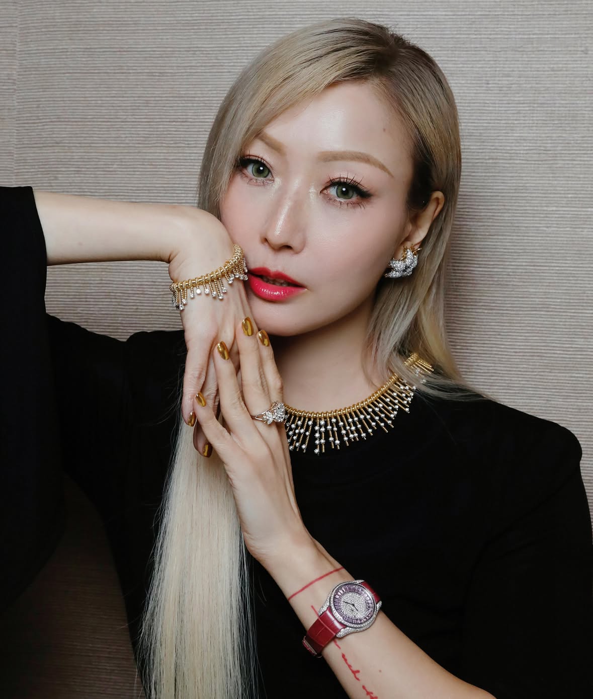 喜歡嗎？
人在不同的階段，總會有不同的感覺。
有fans喜歡我長髮，也有fans喜歡我短髮，有人喜歡我型格的打扮，也有人喜歡我女性化的造型。嘻！
這次，非常女性化。❤️
@tiffanyandco