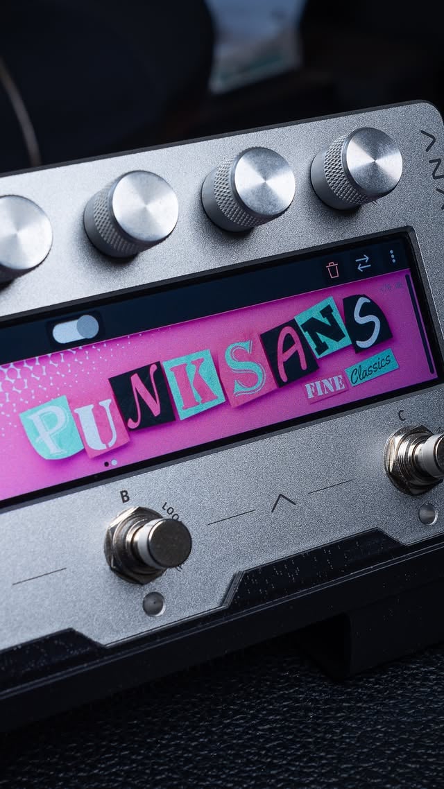 Melodic punk bass lines? We got you. @fineclassicsplugins Punk Sans brings the unmistakable punch of modern pop punk bass to your mix.Add just enough bite to cut through dense guitars, while keeping a warm, focused low end. Available on the Anagram Marketplace. Link in bio. Guitars 🎸 by @schumikellermann #Darkglass #DarkglassElectronics #AnagramMarketplace #FineClassicsPlugins by @darkglasselectronics