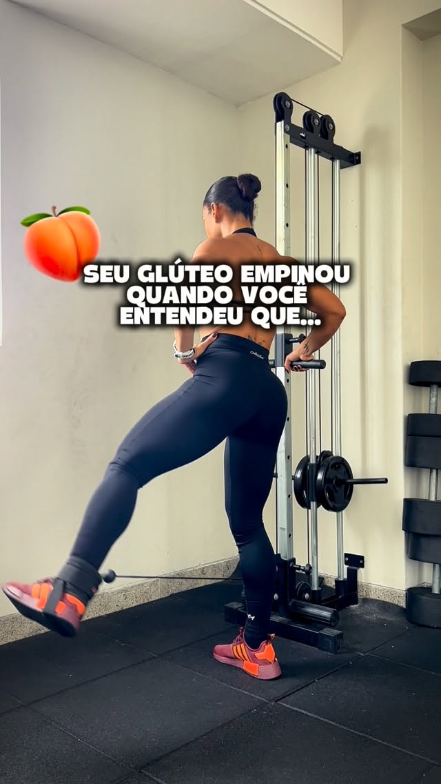 🍑 ABDUÇÃO NA POLIA: um dos melhores exercícios para trabalhar o glúteo médio!

👉 Quando executada da forma correta, a abdução na polia ajuda a direcionar mais o trabalho para o glúteo médio, músculo responsável por dar mais estabilidade ao quadril e contribuir para aquele aspecto mais arredondado e harmonioso dos glúteos.

✅ Ajuda a melhorar a ativação dos glúteos
✅ Contribui para a estabilidade dos joelhos e quadris
✅ Auxilia na construção de um glúteo mais preenchido na parte lateral
✅ Pode melhorar seu desempenho em outros exercícios de inferiores

⚠️ Mas atenção: não é só colocar a carga e sair fazendo. A execução faz toda a diferença para realmente sentir o músculo trabalhando!

Look @hardynfitness 
🏷️FAMILIAMAROMBA

🔥 Quer treinar comigo e ter acesso a treinos completos para glúteos, pernas, emagrecimento e hipertrofia, seja em casa ou na academia?

💙 Faça parte da Plataforma Maromba Fitness e tenha acompanhamento através dos nossos programas exclusivos!

👇 Comente EU QUERO que eu envio todas as informações no direct! 

#treino #legday #glutes #hipertrofia #hipertrofia