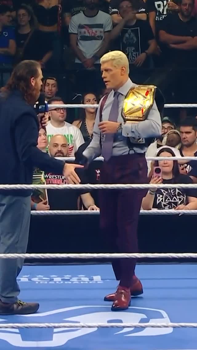 EVERYONE’S big mad 👀 #SmackDown
