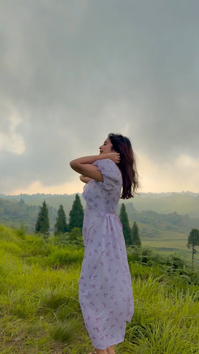 For a moment, the hills looked like cinema, and I forgot where the film ended and life began……☘️