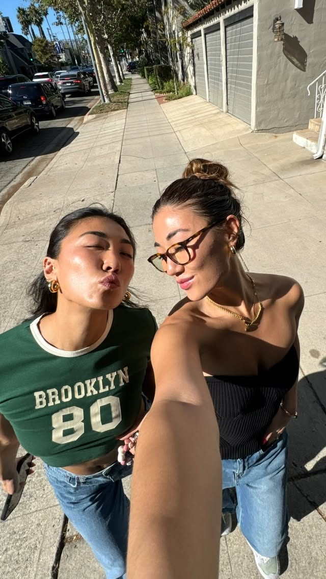 It’s giving: a brand sent a hot shirtless male in an apron to your house unboxing (but it’s your twin sister and I’m wearing clothes)

A bowl of steaming hot rice cake soup always cheers @iamsooyounlee right up 🤍

How blessed are we that we live 5 minutes from each other?