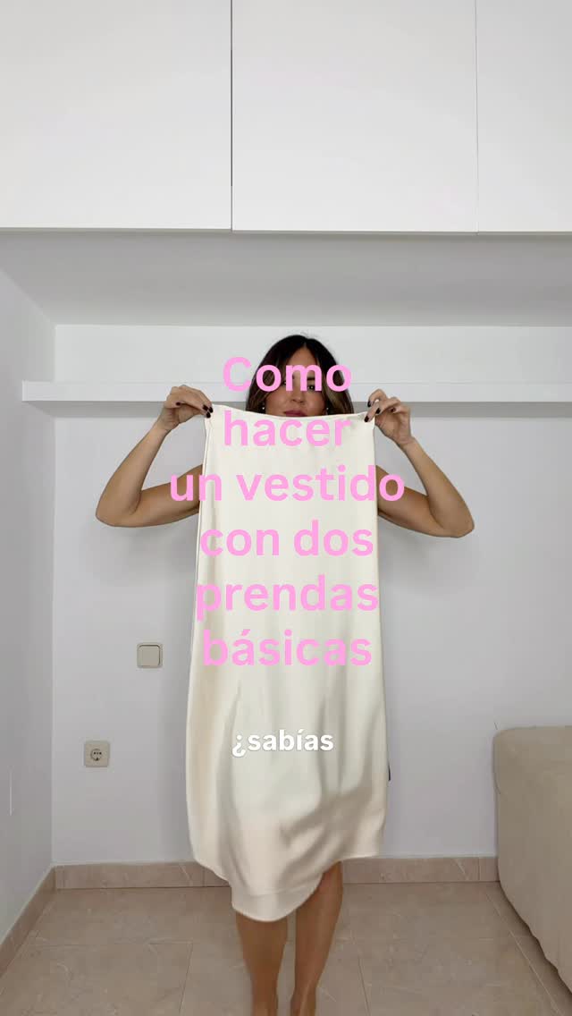 ¿Sabías que juntando un top halter y una falda de satén del mismo color tienes un look efecto vestido precioso para verano? ✨La maxi falda con el cuello halter y la espalda descubierta quedan increíbles. Perfecto para una cena, unas vacaciones o una tarde de verano. Y lo mejor es que seguramente tienes dos prendas parecidas en el armario. by @isabelselles