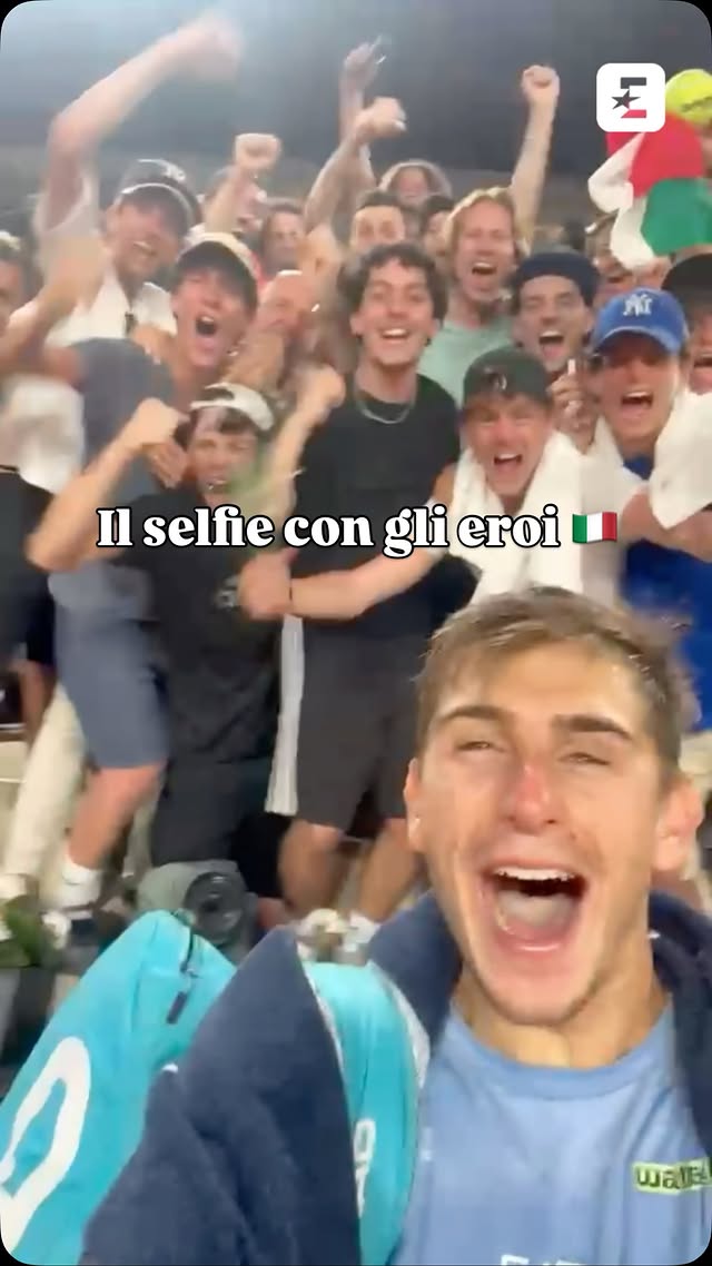 Erano pochi, ma sono stati l’arma in più! Onore a questi ragazzi che hanno sostenuto Matteo fino alla fine 🇮🇹📹 @teozorzo @tommasoo_ferri #Tennis #RolandGarros #Arnaldi