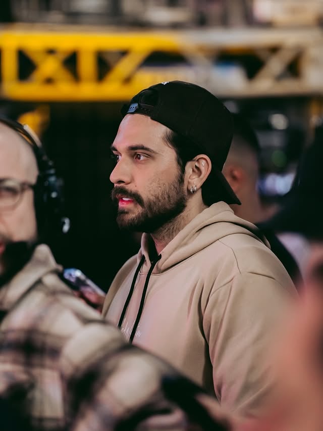 Hj foi dia de ensaio do show novo, e eu tô mt ansioso pra vcs verem. Tá mt massa!Agr me contem aqui, qual música não pode ter ficado de fora do repertório?📸 @iamluiz by @gustavomioto