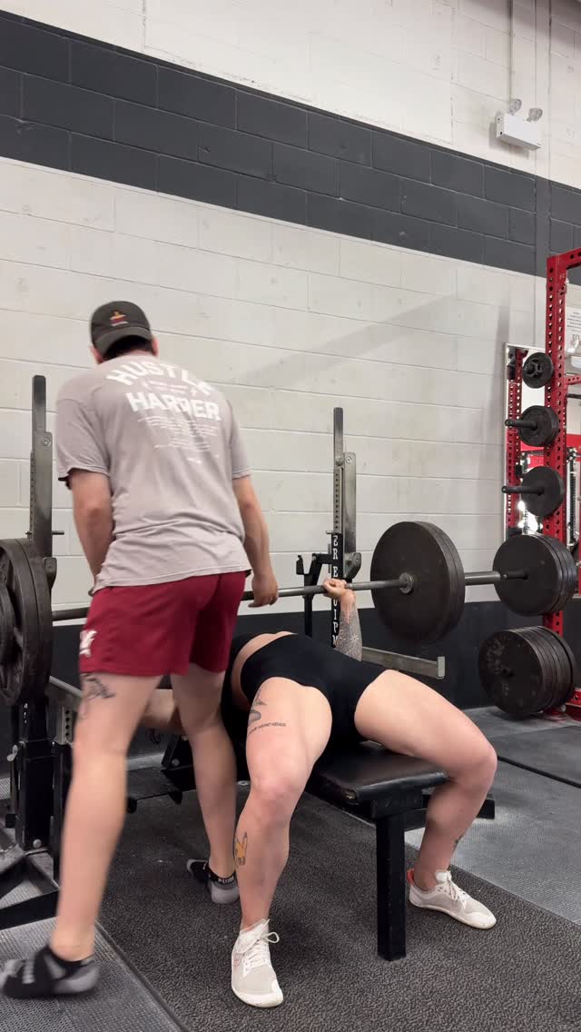 This week’s training block has felt like 💩. I didn’t hit my top set of 2 on bench, and only got 1 rep. The back downs for 4 reps were definitely not RPE7. Sumo’s and squats moved slow and felt rough😔 Oh, and I also skipped today’s lower accessories because my left glute was WAY too tight. But we all have those days, and it’s okay. We just get it next week 😤