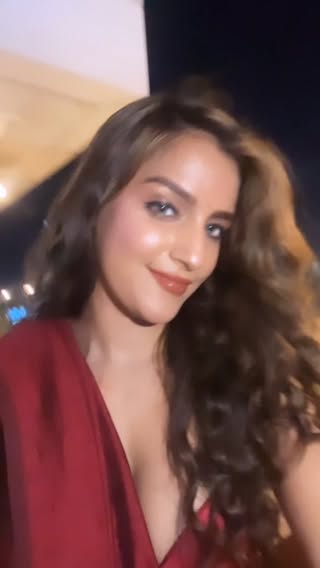 Kaisi lag rhi hu ….🫰❤️