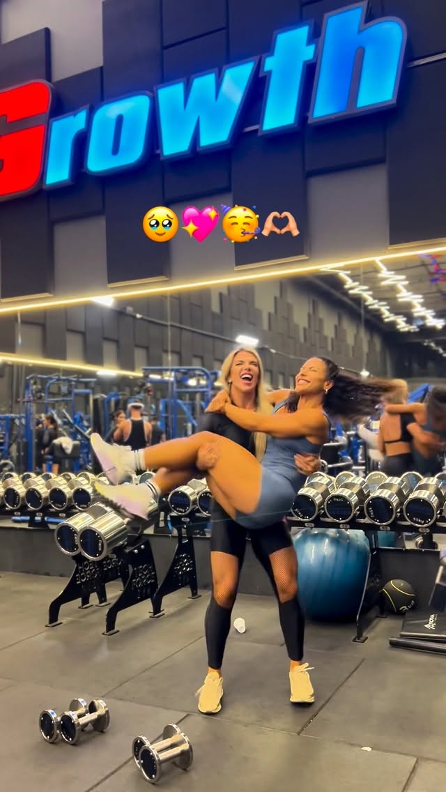 Já marque aquela amiga que só de estar junto já te deixa feliz 😍😍

O treino fica até mais leve juntas ❤️

Looks e suplementos @growthsupplements 
Use nosso cupom:
🏷️FAMILIAMAROMBA
🏷️ZUNIGA

#treino #explore #fitness #legday #humor