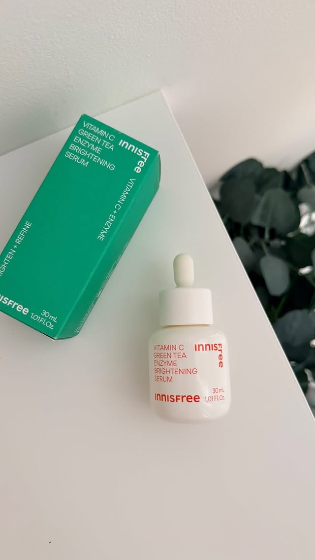 Caraku menghilangkan bekas jerawat pakai Vitamin C Green Tea Brightening Serum @innisfreeindonesia #VitaCRapidDarkSpot #BrighterskinON #VitaCReviewID #Darkspots #INNISFREE by @yuyusoeteja