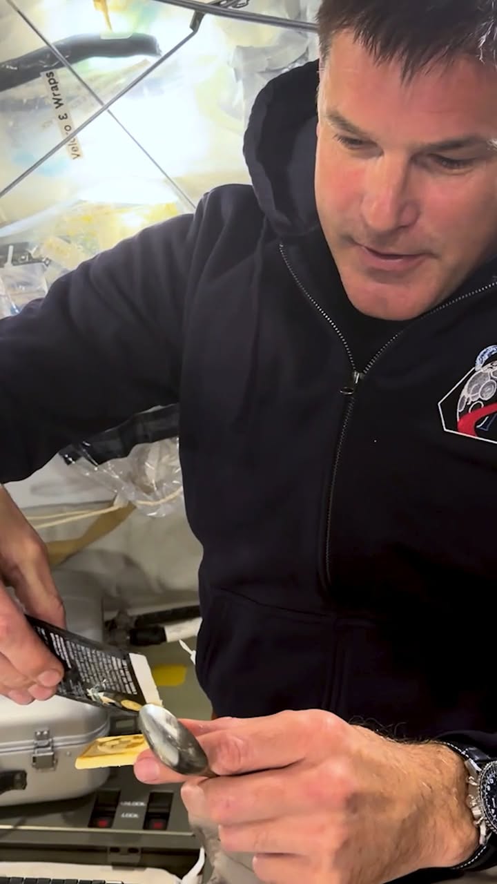 Can it get more Canadian than this? The crew really enjoyed having some maple flavour aboard the Integrity spacecraft!