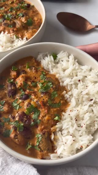 This kidney bean curry is inspired by the Northern Indian dish, rajma masala - where kidney beans are cooked in a delicious tomato-based gravy. So good! I added a swirl of cream to my recipe for a really luscious and velvety sauce.

Comment “save” for the full recipe straight to your inbox 💕

https://www.bytheforkful.com/kidney-bean-curry-rajma-masala/

#beanspo #curry #quickdinners