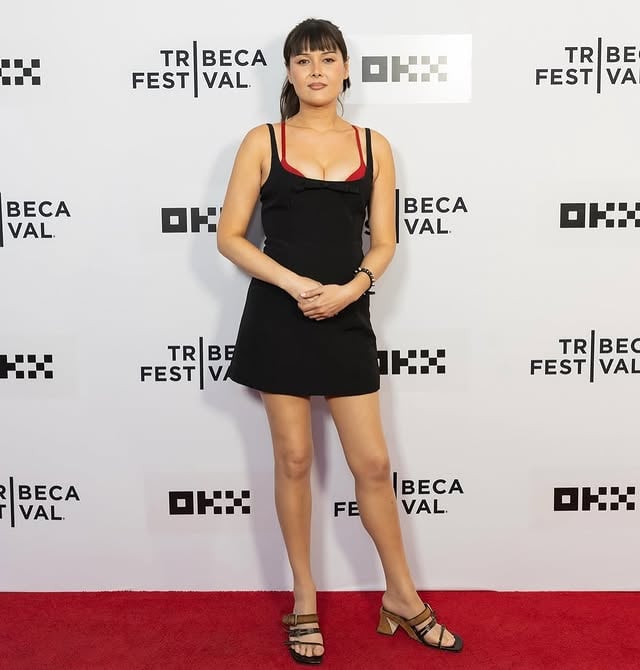 Coquettishly covering my c-section scar at the premiere of @shekeepsmeyoung at @tribeca ! I love this movie so much @blair.beeken @katy_fullan @doronmaxhagay made something so pure it almost makes me want to stop covering my scar… but I won’t! Still some screenings left at the festival- go see it!! Most people have c-section scars from giving birth. Mine is from having the baby put back in. Why? Hmm idk try attention you dubmass??? smdh 😹😹😹😹 by @party_harderson