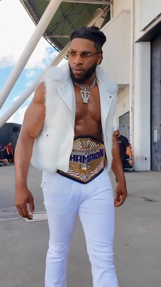 KING TRICK??? Let’s talk about it. @trickwilliams_wwe  @dominik_35, @bronbreakkerwwe & @archerofinfamy battle it out to advance in the King of the Ring Tournament TONIGHT on #SmackDown 🔥