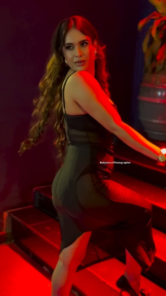 Hotness Overloaded 🔥😍 @nehamalik335 🫰🏻 

#nehamalik #nehamalik335 #love #trending #fashion