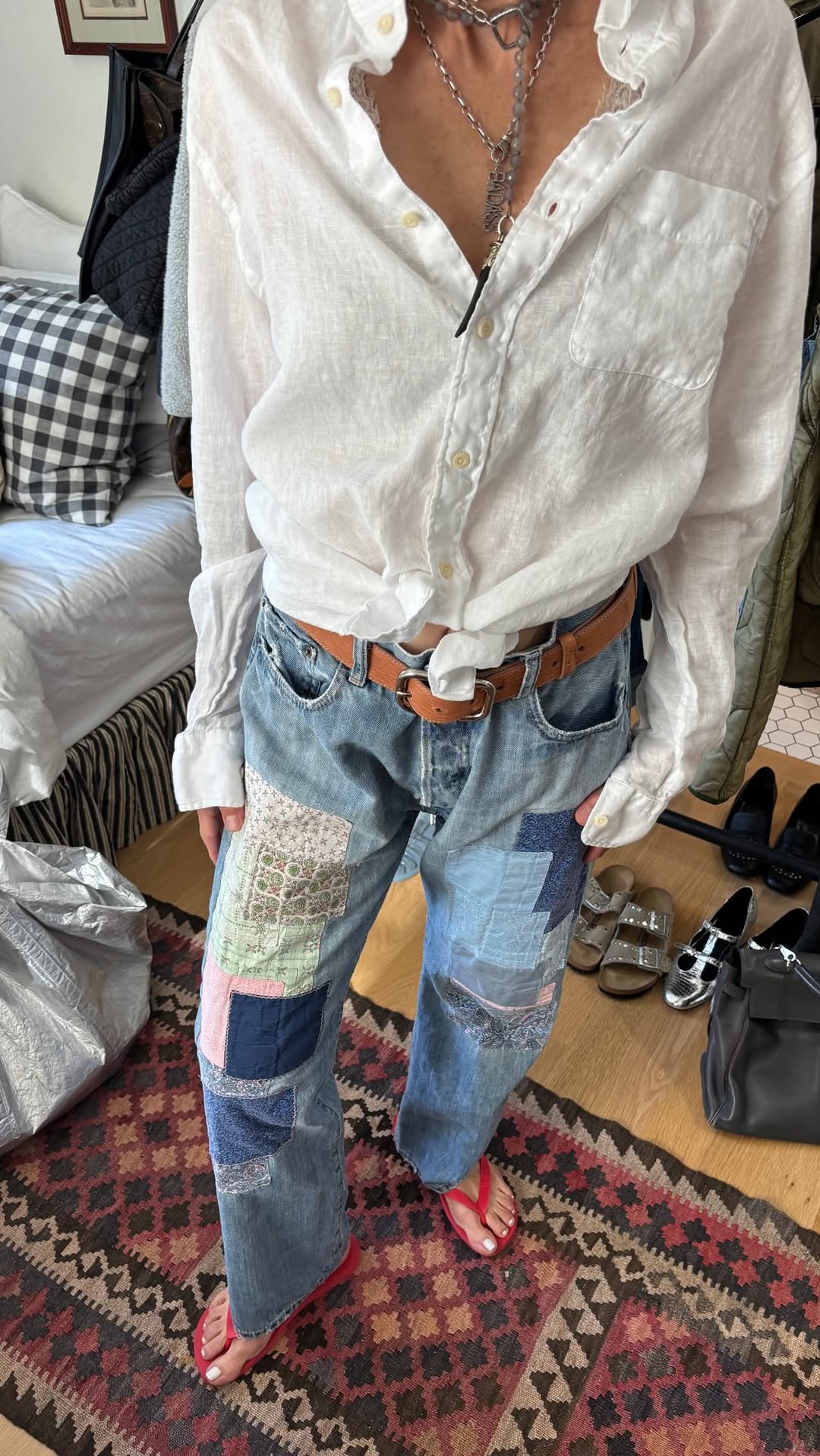 I think this week takes the win for best finds!!!

The vintage @abercrombie jeans, I just couldn’t pass up!  Then of course, wouldn’t be a haul without a good vintage @levis find. 

What’s your favorite find this week?! 

#thrifthaul #style #fashionover50 #thrifted