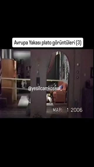 Plato görüntüleri (3)Not: Avrupa Yakası plato serisi, İlksen JÖNTÜRK'ün yirmi dakikalık videosunun içinden alınan altı dakikalık kaydın düzenlemesiyle oluşturulmuştur.Türkiye'de sinemanın geçmişi Osmanlı İmparatorluğu dönemlerine kadar uzanmaktadır. Başlangıç tarihi tam olarak bilinmese de, Anadolu'ya sinemanın gelişinin II. Abdülhamid devrinde (1876-1909) gerçekleştiği varsayılmaktadır. İlk film gösterimi, Rumen sinemacı Sigmund Weinberg tarafından, 1896 yılında başkent İstanbul'daki Yıldız Sarayı'nda gerçekleştirilmiştir. Bunu, 1897'de Weinberg'in Beyoğlu ve Şehzadebaşı semtlerindeki halka açık gösterileri izlemiştir. İlk toplu gösterilen film ise, Lumière Kardeşler yapımı olan Bir Trenin La Ciotat Garı'na Gelişi (L'Arrivée d'un train en gare de La Ciotat) filmi olmuştur. Bu tarihten 14 Kasım 1914'e kadar da özellikle Lumière Kardeşler'in yaptığı filmler başta olmak üzere yabancı yapım filmler gösterilmiştir.1914 yılına gelindiğinde İstanbul'da bugünkü Yeşilköy yakınlarında bulunan Ayastefanos Rus Abidesi'nin yıkılması kararlaştırılmış ve bunu da bir filme çekme fikri ortaya çıkmıştır. Bu fikir ile birlikte Avusturya'dan bir film ekibi davet edilmiş daha sonra ise bu filmi bir Türk'ün çekmesi şartı ortaya atılmıştır. Bu iş için de o sıralarda Osmanlı ordusunda görevli olan Fuat Uzkınay uygun görülmüş ve Avusturyalı film ekibi tarafından Fuat Uzkınay'a filmi nasıl çekmesi gerektiği öğretilmiştir. Kısa bir eğitimin ardından, 14 Kasım 1914 günü Fuat Uzkınay tarafından çekilen Ayastefanos'taki Rus Abidesinin Yıkılışı filmi, bir Türk'ün çektiği ilk film olmuştur. Bu gelişme sonrası Enver Paşa'nın direktifleri doğrultusunda Almanya'daki "Ordu Sinema Kolu"ndan esinlenilerek 1915 yılında Merkez Ordu Sinema Dairesi kurulmuş ve bu kurum, Osmanlı İmparatorluğu ve Türkiye sinema tarihinin ilk resmî sinema kurumu olmuştur.1922 yılına gelindiğinde ise Türkiye'nin ilk özel film şirketi olan Kemal Film, Kemal Seden tarafından İstanbul'da kurulmuştur.#yeşilçam #sinema #avrupayakası by @yesilcamkosesi_