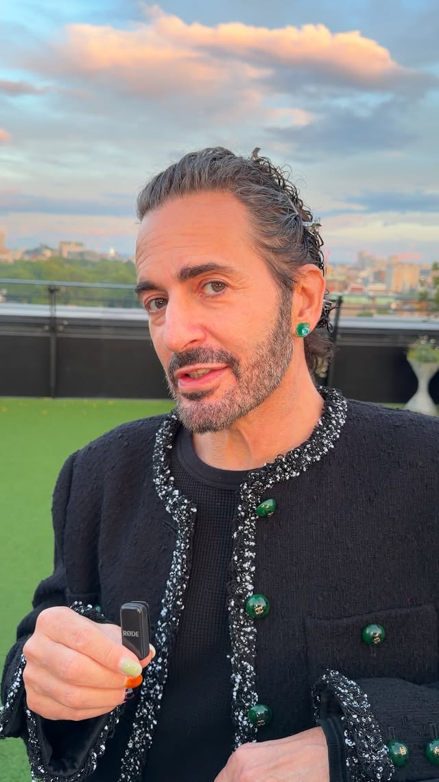 “I love Charli, I think she’s incredible.”We caught up with @themarcjacobs at the Perfect and @marcjacobsbeauty relaunch party and we had to chat about @charli_xcx’s latest album cover starring @themarcjacobs 🖤.@thestandardlondon @decimo.london #MarcJacobs #charlixcx #perfect by @themarcjacobs