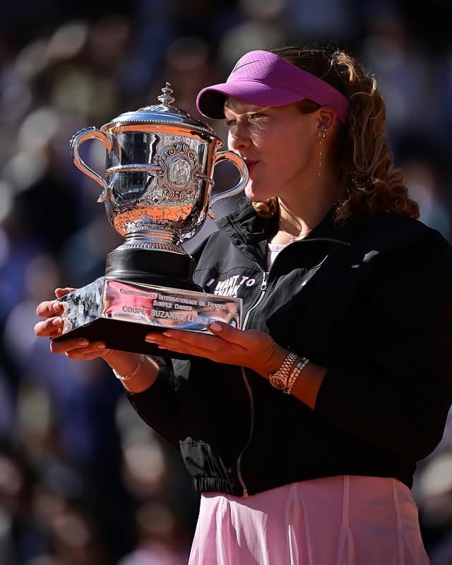 Mirra reaches the crown 👑

#RolandGarros