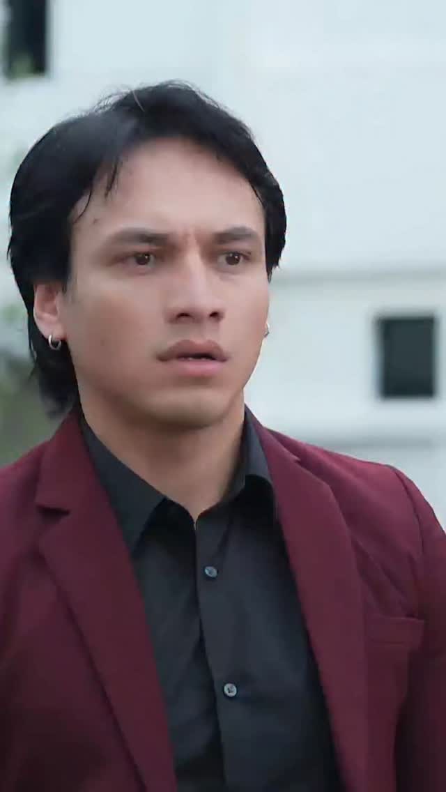 Dicariin mulu sih mana @salshabillaadr mana @jefrinichol, sampe jatoh deh tahi lalat palsunya! 🤭

SEGERA DI RCTI!