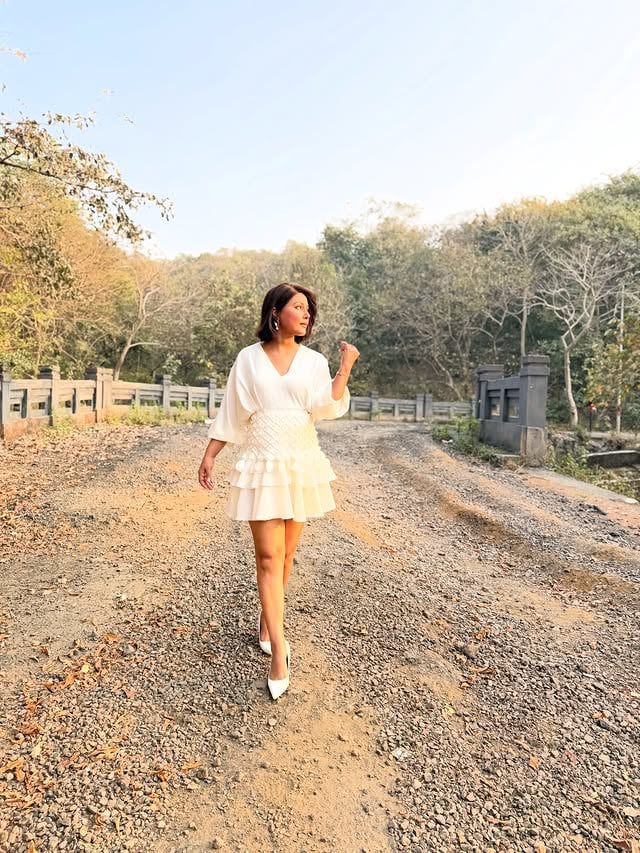 Was looking for some anti delulu pills, didn’t find any sadly🤦‍♀️
phir socha let’s do some pictures in this magical golden hour☀️