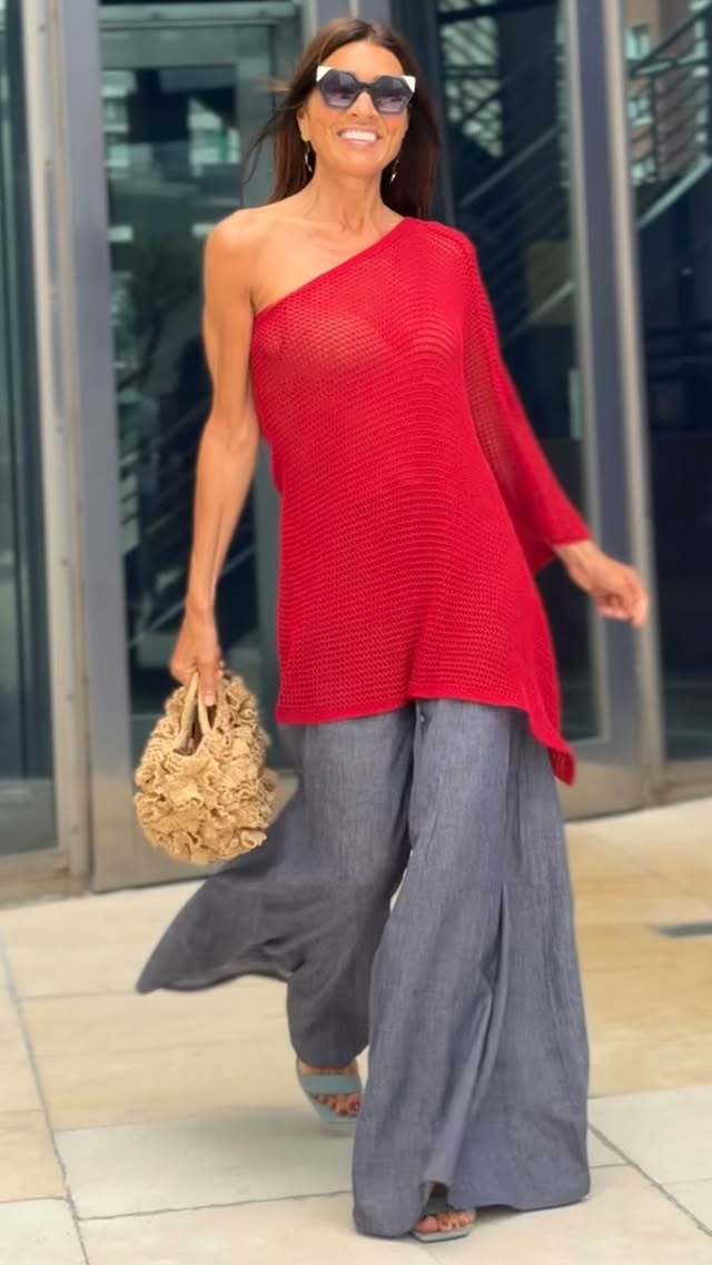 Hoy os enseño unos pantalones súper anchos que he encontrado en Massimo Dutti y una falda roja de Zara. Y hago diferentes combinaciones.
🫶Cuál es tu favorito?
Mi melena cuidada @cooltimebilbao 

#styleover50