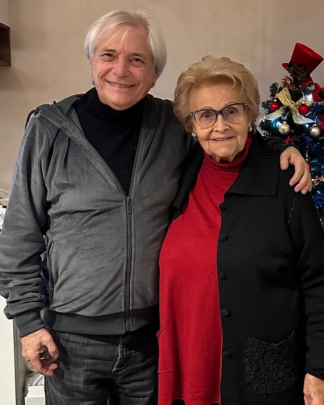 Zia Carmela tu mi cammini da sempre dentro al sangue..Tanti auguri per il tuo compleanno…Ti amo❤️❤️❤️❤️🥰🥰🥰👏👏👏👏👏