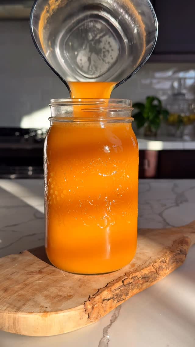 Happy Friday ☀️Liquid gold juice!Most of us aren’t eating enough vegetables daily… that’s why I love juicing. It’s one of my favorite ways to flood my body with fresh, bioavailable nutrients and natural energy 🌿Today’s juice recipe:🍎 2 apples🥕 2 carrots🥬 1 stalk celery🌶 1 red bell pepper🍋 1 lemon🫚 2-inch gingerThe red bell pepper makes this juice taste AMAZING ❤️Made in my favorite Nama J2 juicer.Link in bio + use code EVA10 to save $60 off ✨Much love Eva😘#juicing #greenjuice #vegetablejuice #healthyrecipes #plantbased by @splashofgoodness