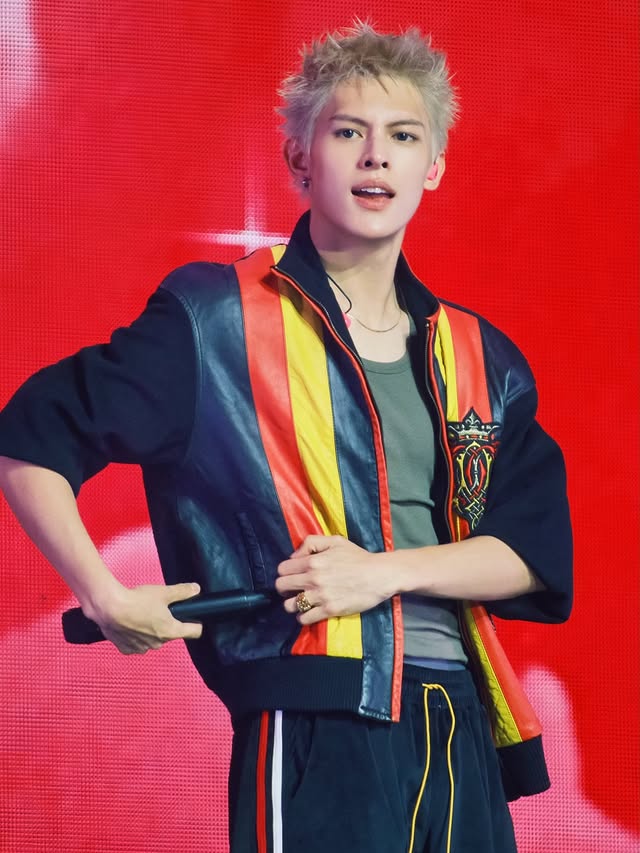 BLONDE JAMES AT WEVERSE CON

©️Jyannn_1014

#JAMES #제임스 #CORTIS #코르티스