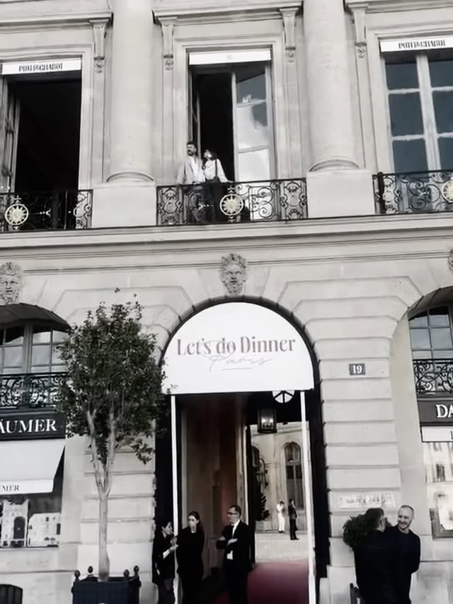 Casal é flagrado em sacada de Paris 📸