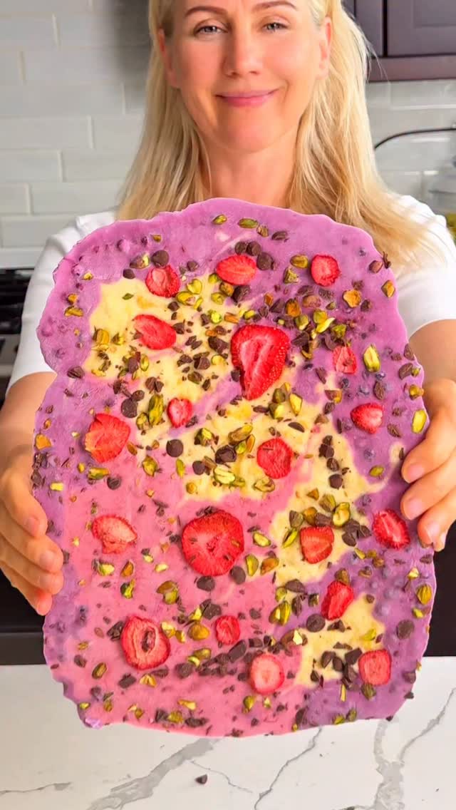 Healthiest Frozen Yogurt Bark 🍓🫐🥭✨This is seriously the easiest healthy treat for summer ☀️🥭 1/2 cup yogurt + 1/2 cup mango🍓 1/2 cup yogurt + 1/2 cup fresh strawberries🫐 1/2 cup yogurt + 1/2 cup wild blueberriesAdd maple syrup if you prefer sweeter. Mash the fruit, then mix with the yogurt.Spread onto parchment paper and top with strawberries (I used freeze-dried), pistachios, and a little chocolate 🍫Freeze for 2 hours or longer, break into bark, and enjoy 💛Much love,Eva#frozenyogurtbark #healthyrecipes #healthydessert #summerrecipes #easyrecipes by @splashofgoodness