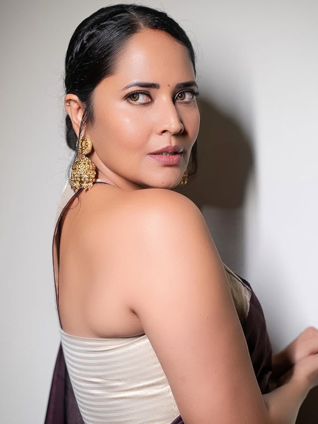 Proof that elegance can have opinions too.. 😏✨🤎

#FemininityAndStrengthArentOpposites 😌

Look Design & Styled by @rishi_chowdary 
Saree @kanchipuramnarayanisilks 
Blouse @littlesunshine_thelabel 
Jewellery @bhamaemporio 
MUA @makeupbyramakrishna 
HSA @mahesh_ravulapalli 
Lensman @moulichoudarichittoori 
Celeb Mngmnt @umediaentertainments_ @kalyansunkara 
Asst by @kondeti__karthik