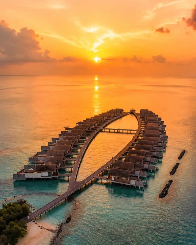 Pünti gönnt wieder DAS Paradies. 🏝️🌊 Gemeinsam mit Mama Pünti @maledivenreisen verlose ich eine unvergessliche Reise auf die MALEDIVEN.
Zu gewinnen gibt es 7 traumhafte Nächte im @sirrufenfushi.maldives in einer Luxusvilla mit Pool für 2 Personen, inklusive Halbpension und Transfers mit dem Wasserflugzeug. Zusätzlich gibt es von uns auch noch die Flüge on top! ✈️
 
Reisezeitraum: 06.07.2026 – 30.11.2026

So seid ihr dabei:
👉🏻folgt @davidpuentez und @maledivenreisen
👉🏻kommentiert, mit wem ihr diese Traumreise erleben möchtet
 
Mitmachen könnt ihr so oft ihr wollt. Ausgelost wird am 05.07.2026 unter allen gültigen Kommentaren. 🍀
 
Viel Glück & ganz viel Liiiebe Eure Pünti Family ❤️‍🔥