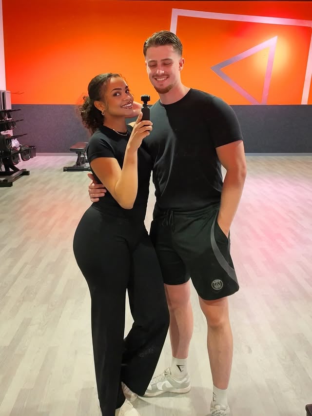 gym date 🧡
.
.
.
.
.
#couple #smiles #bwwm #fit #inspiration