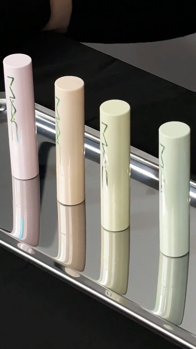 @nikohaagenson shows off her favorite lip combos with six new sparkling shades of MAC Squirt Plumping Gloss Stick ✨Shop now on TikTok Shop!#MACSquirt by @maccosmeticsuki