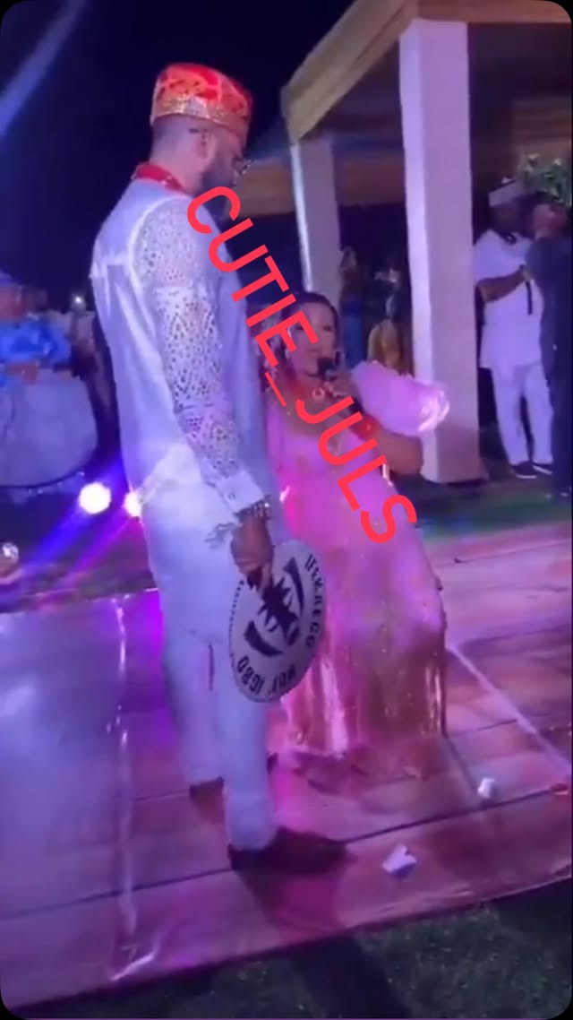 Those of you requesting for this video, Glamma don give una. 

Abeg, Glamma is tired so put your own caption 👩‍🦯