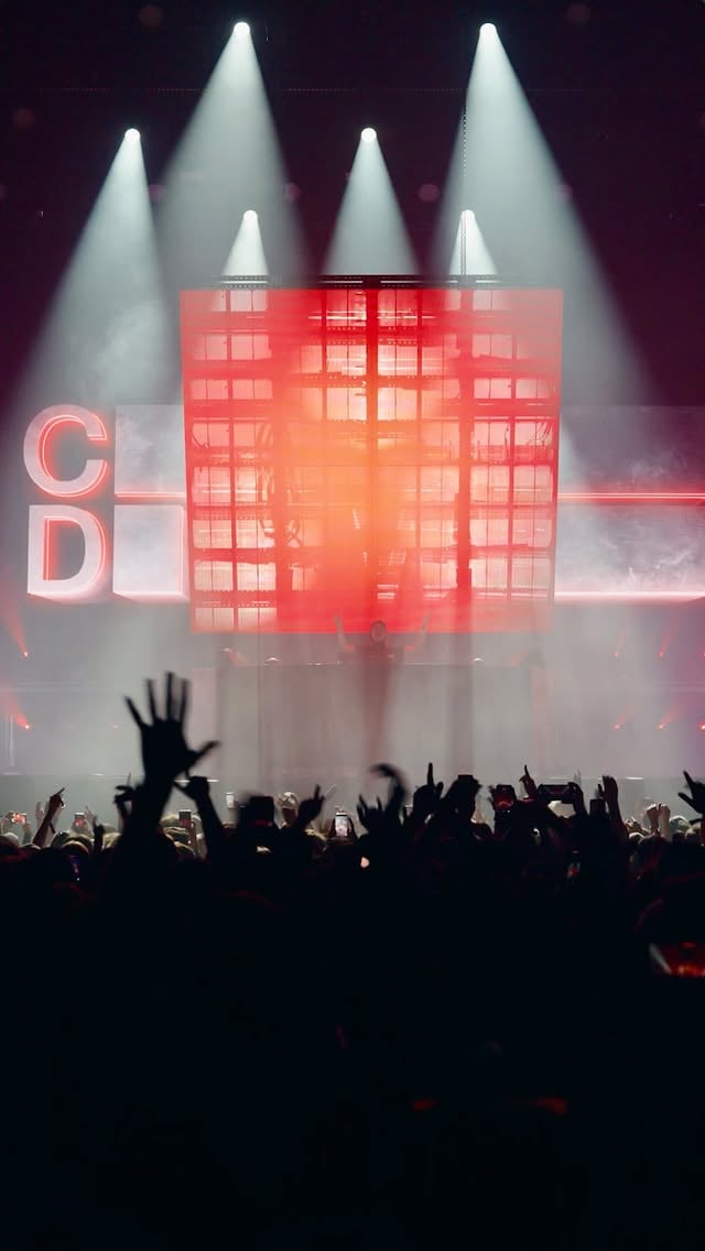Paris a littéralement explosé hier soir. Merci à tous pour votre énergie incroyable 🤯💥